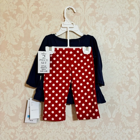 NWT Rare Too Cute Christmas Santa Girl Two Piece Outfit Size 3-6 Months - Picture 5 of 5